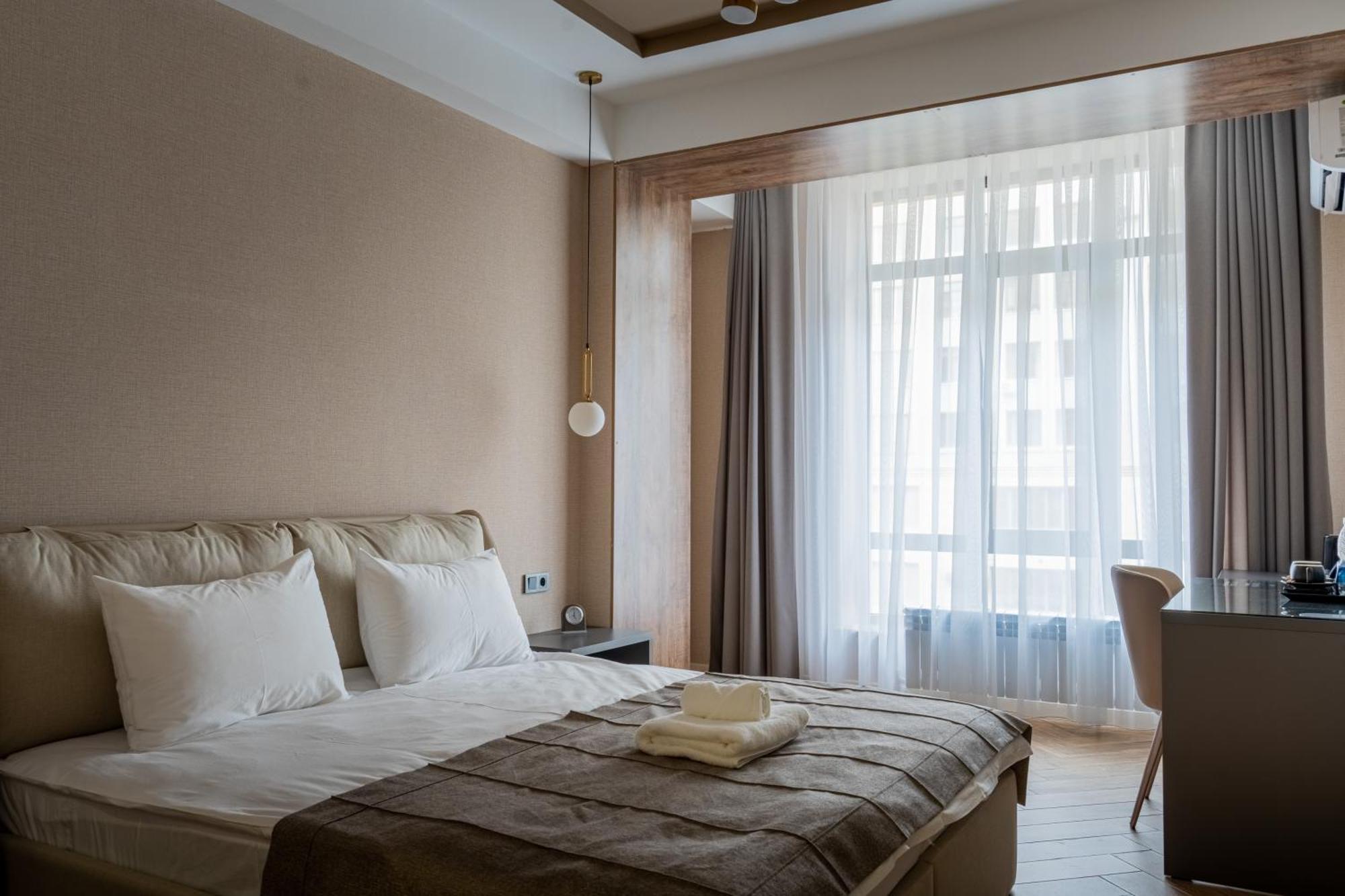 Five Hotel Bishkek Exterior foto