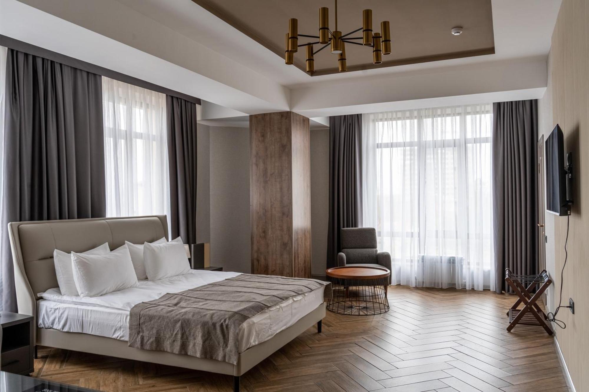 Five Hotel Bishkek Exterior foto